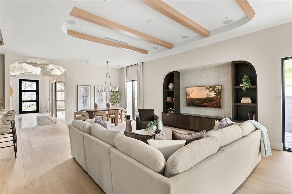 Activo con contrato: $3,799,000 (5 camas, 5 baños, 4451 Pies cuadrados)