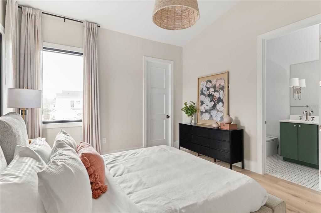 Activo con contrato: $3,799,000 (5 camas, 5 baños, 4451 Pies cuadrados)