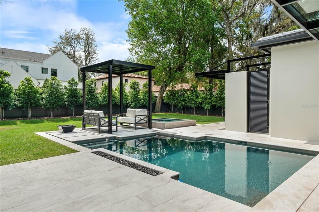 Activo con contrato: $3,799,000 (5 camas, 5 baños, 4451 Pies cuadrados)