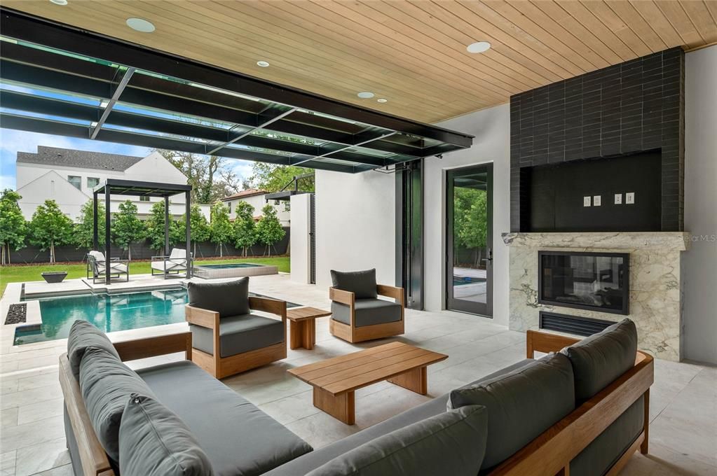 Activo con contrato: $3,799,000 (5 camas, 5 baños, 4451 Pies cuadrados)