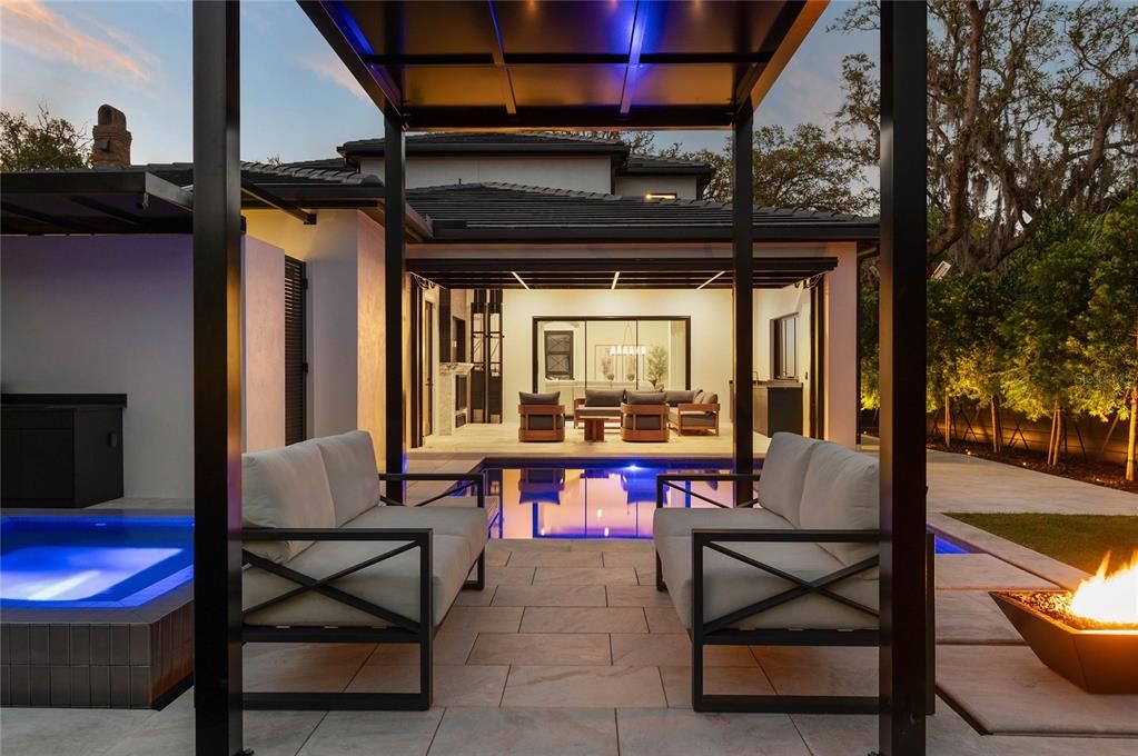 Activo con contrato: $3,799,000 (5 camas, 5 baños, 4451 Pies cuadrados)