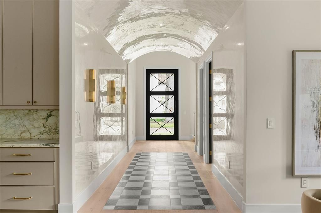 Activo con contrato: $3,799,000 (5 camas, 5 baños, 4451 Pies cuadrados)