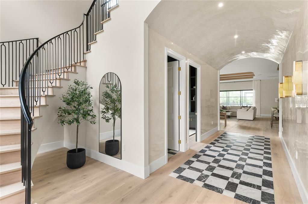 Activo con contrato: $3,799,000 (5 camas, 5 baños, 4451 Pies cuadrados)