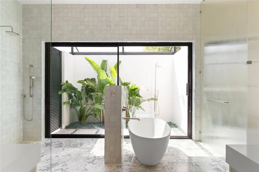 Activo con contrato: $3,799,000 (5 camas, 5 baños, 4451 Pies cuadrados)