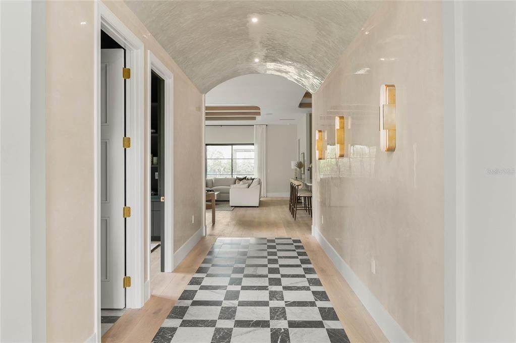 Activo con contrato: $3,799,000 (5 camas, 5 baños, 4451 Pies cuadrados)