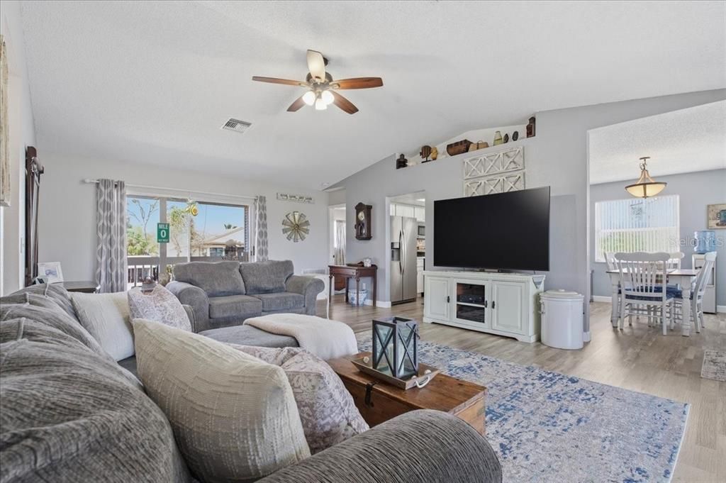 For Sale: $669,999 (4 beds, 2 baths, 1472 Square Feet)