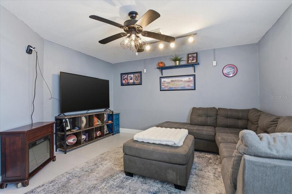 For Sale: $669,999 (4 beds, 2 baths, 1472 Square Feet)