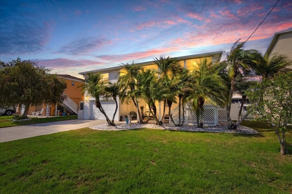 For Sale: $669,999 (4 beds, 2 baths, 1472 Square Feet)