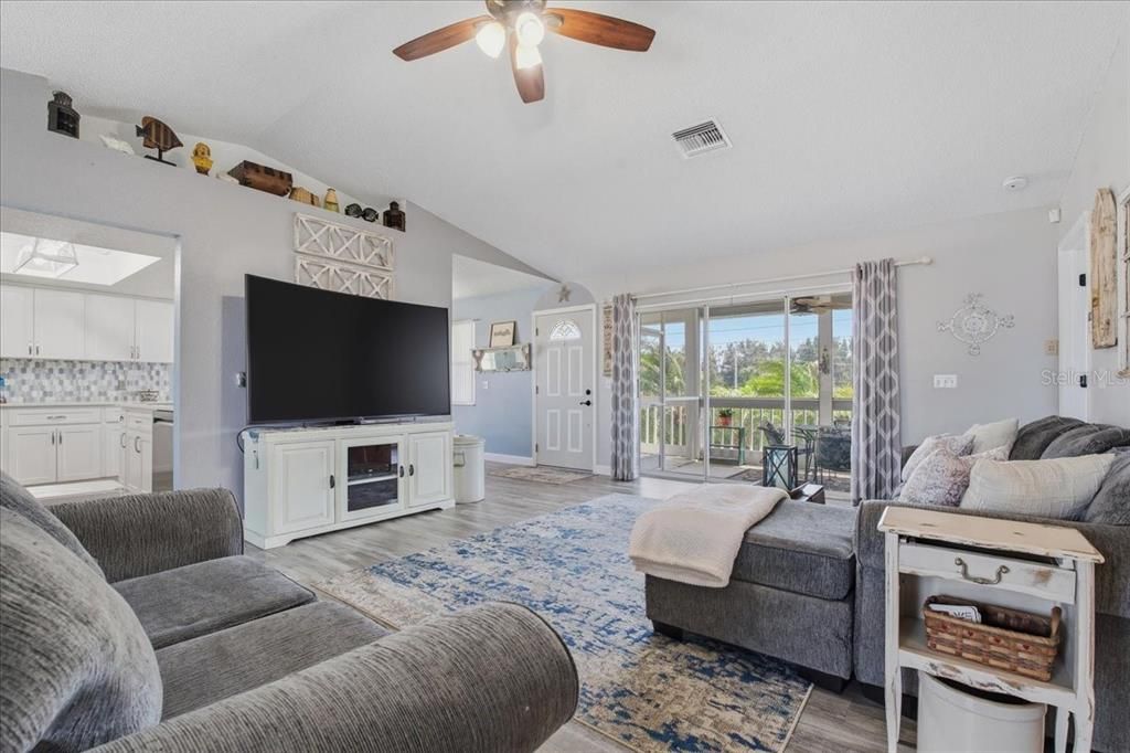 For Sale: $669,999 (4 beds, 2 baths, 1472 Square Feet)