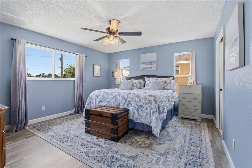 For Sale: $669,999 (4 beds, 2 baths, 1472 Square Feet)