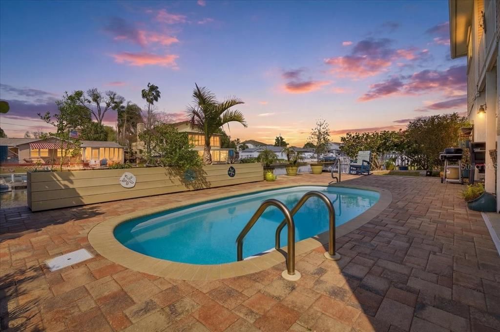 For Sale: $669,999 (4 beds, 2 baths, 1472 Square Feet)