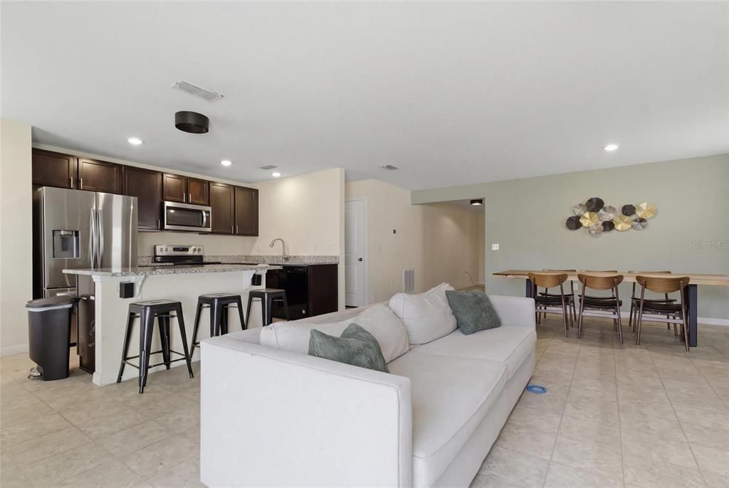 Active With Contract: $299,000 (3 beds, 2 baths, 1524 Square Feet)