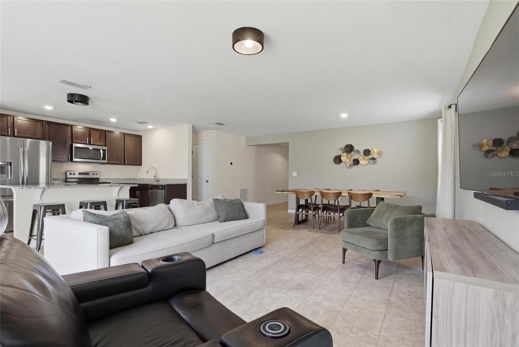 Active With Contract: $299,000 (3 beds, 2 baths, 1524 Square Feet)