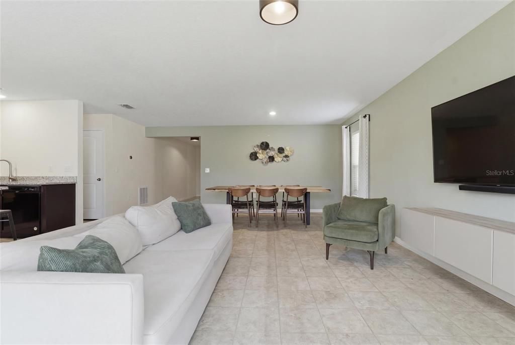 Active With Contract: $299,000 (3 beds, 2 baths, 1524 Square Feet)