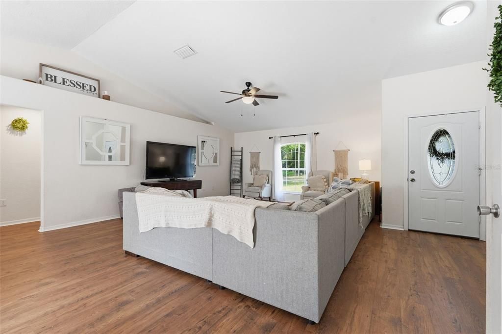 Active With Contract: $259,900 (3 beds, 2 baths, 1490 Square Feet)