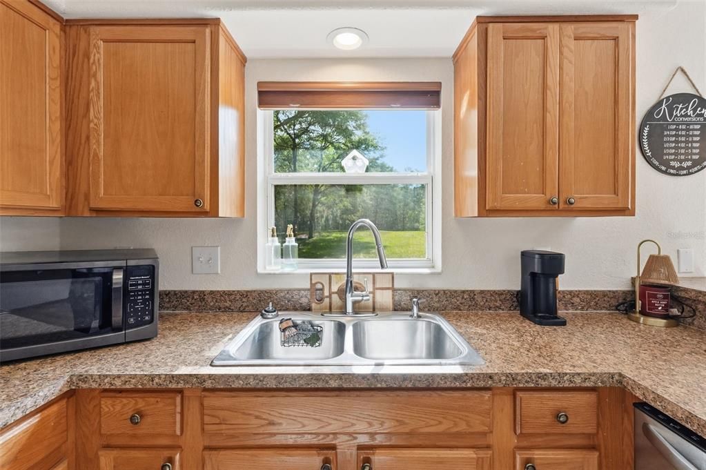 Active With Contract: $259,900 (3 beds, 2 baths, 1490 Square Feet)
