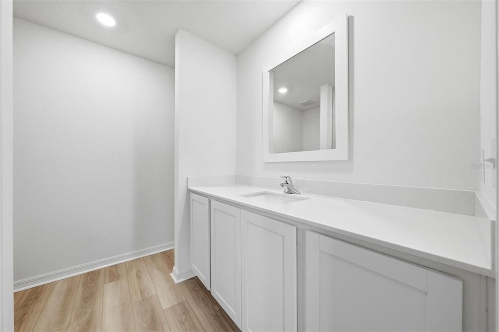 Под контрактом: $299,900 (3 спален, 2 ванн, 1403 Квадратных фут)