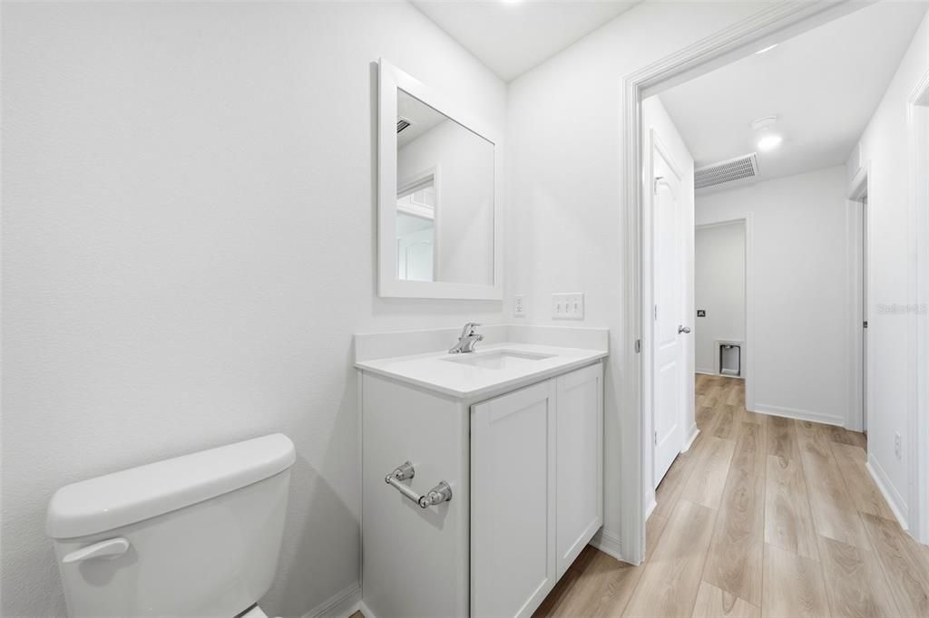 Под контрактом: $299,900 (3 спален, 2 ванн, 1403 Квадратных фут)