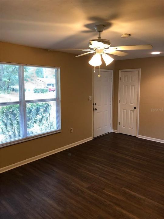 Active With Contract: $2,000 (3 beds, 2 baths, 1279 Square Feet)