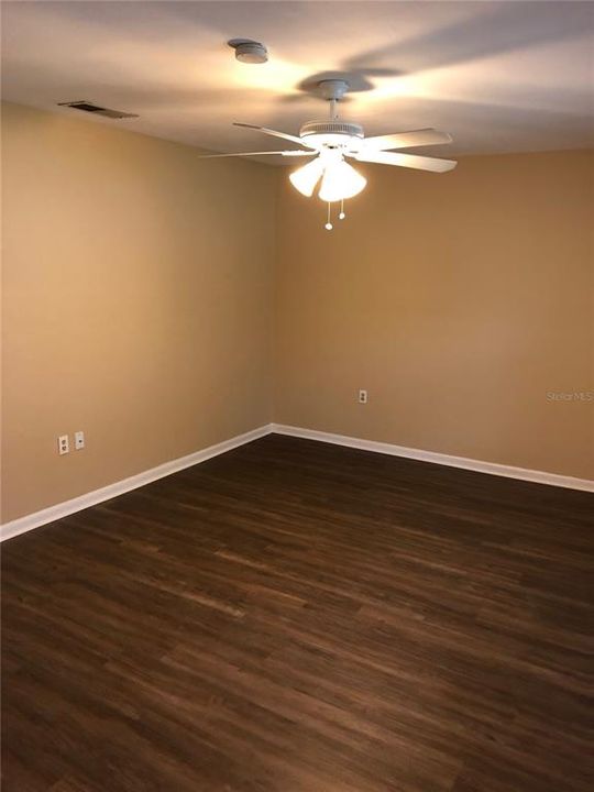 Active With Contract: $2,000 (3 beds, 2 baths, 1279 Square Feet)