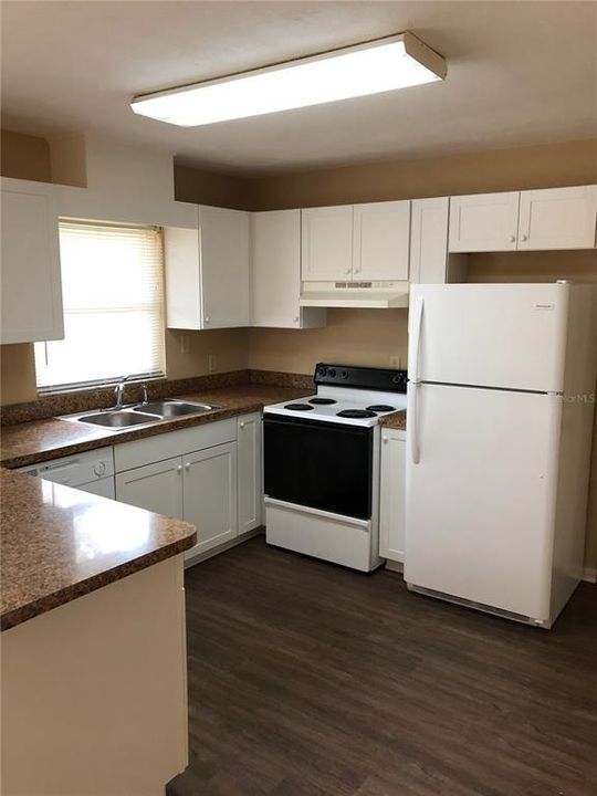 Active With Contract: $2,000 (3 beds, 2 baths, 1279 Square Feet)