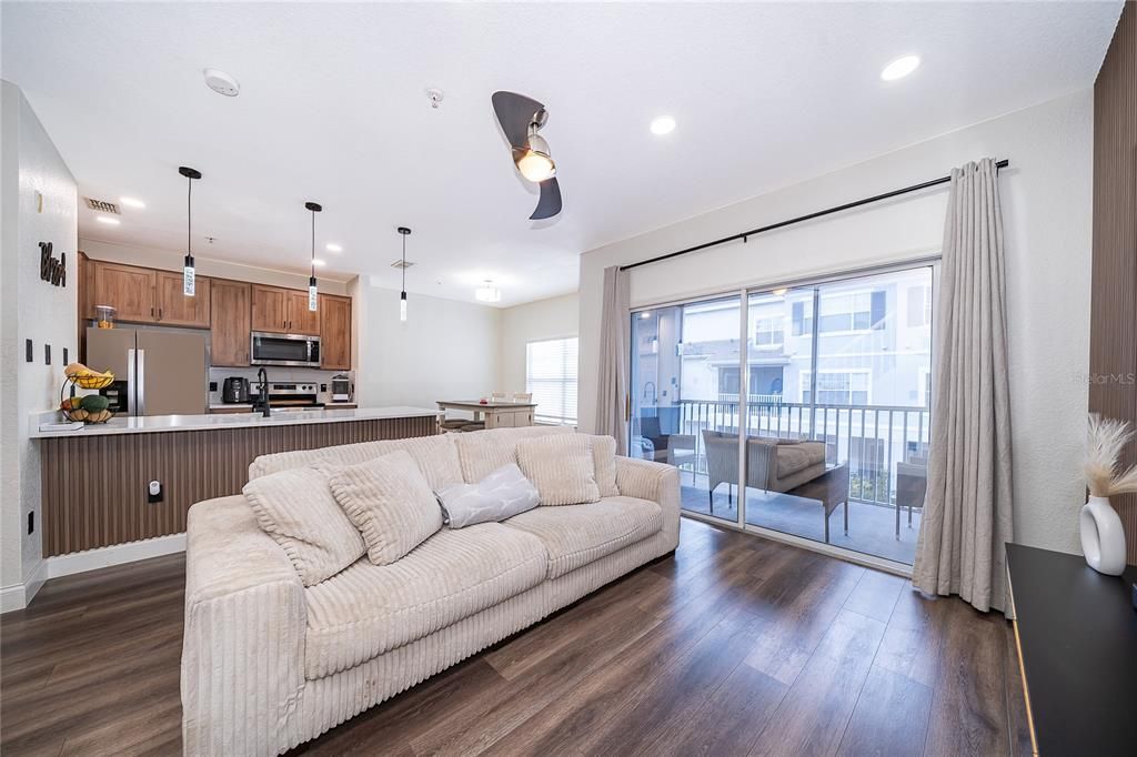 Activo con contrato: $269,900 (2 camas, 2 baños, 1250 Pies cuadrados)