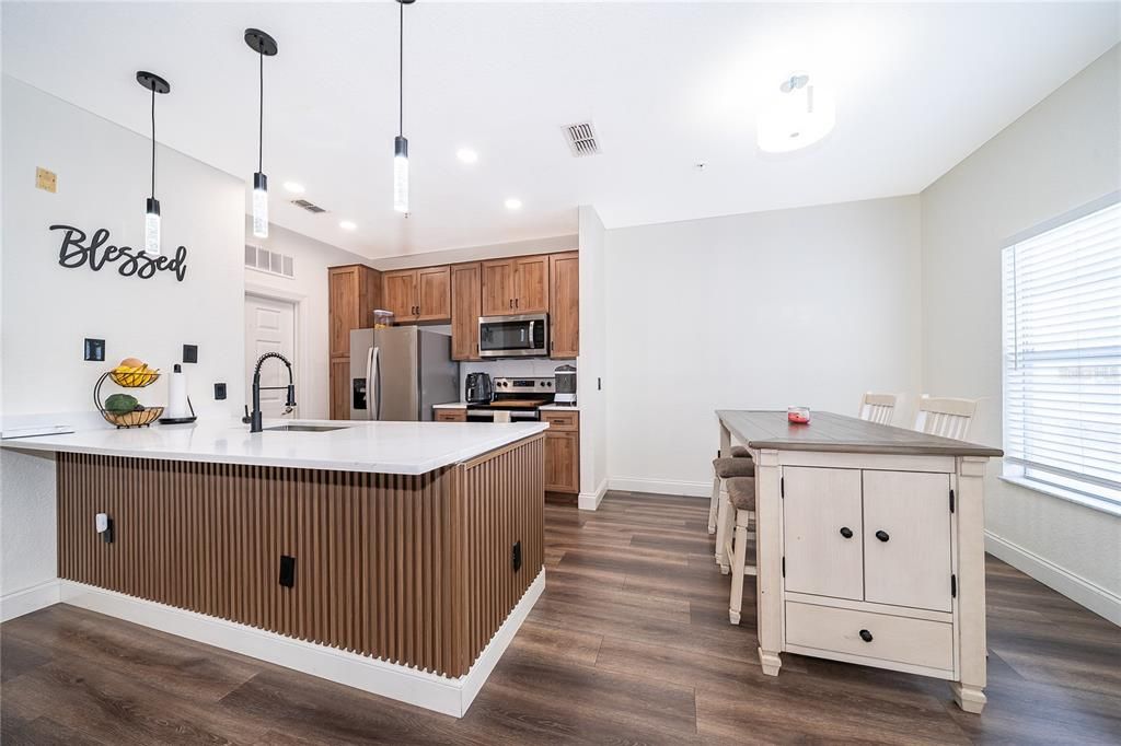 Activo con contrato: $269,900 (2 camas, 2 baños, 1250 Pies cuadrados)