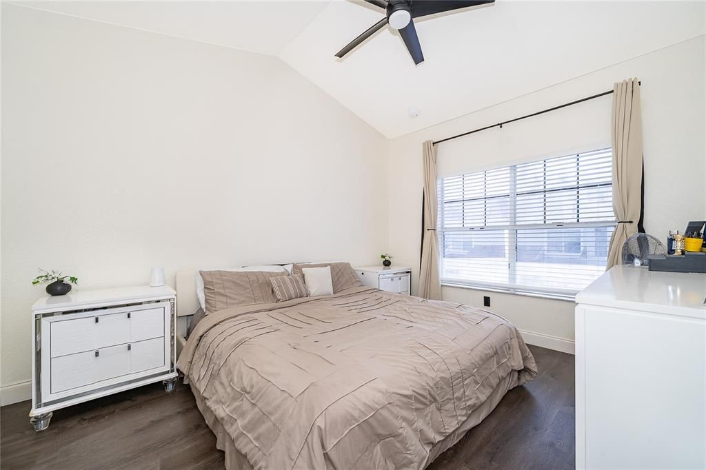 Activo con contrato: $269,900 (2 camas, 2 baños, 1250 Pies cuadrados)