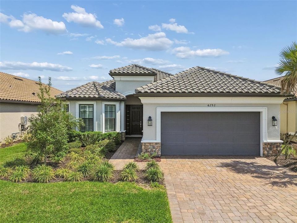 Active With Contract: $775,000 (3 beds, 3 baths, 2397 Square Feet)
