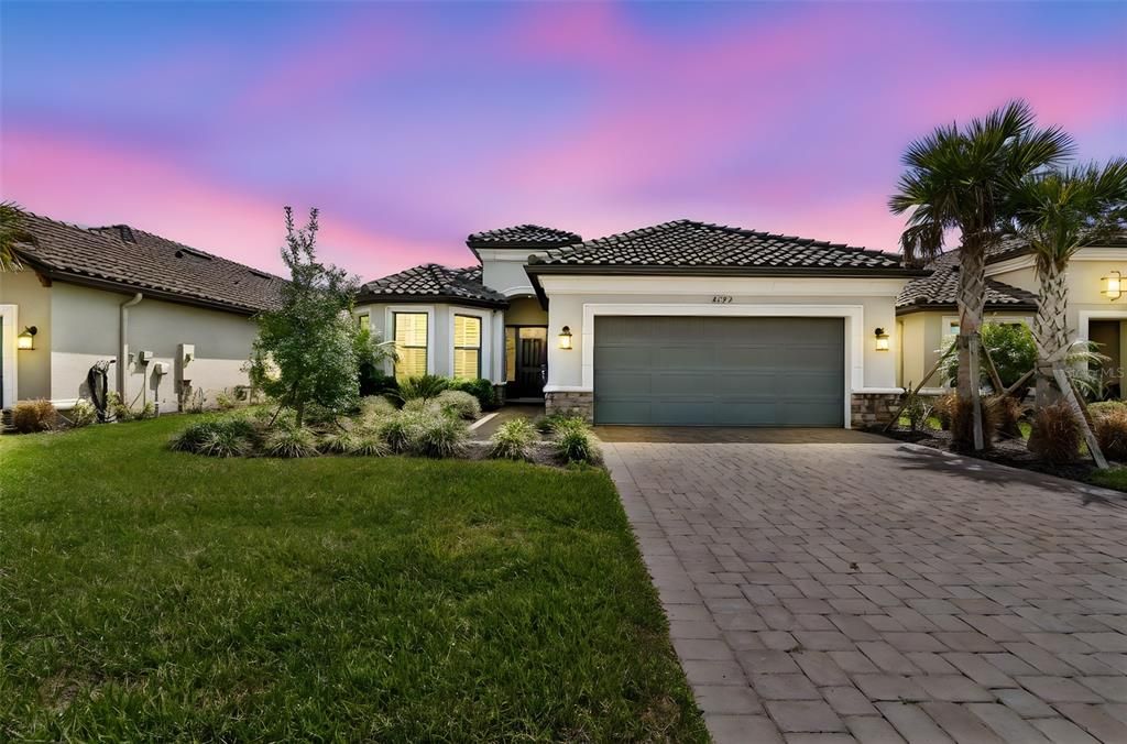 Active With Contract: $775,000 (3 beds, 3 baths, 2397 Square Feet)