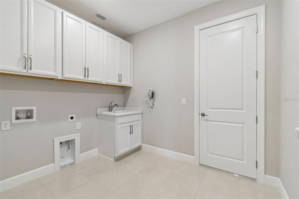 Active With Contract: $775,000 (3 beds, 3 baths, 2397 Square Feet)