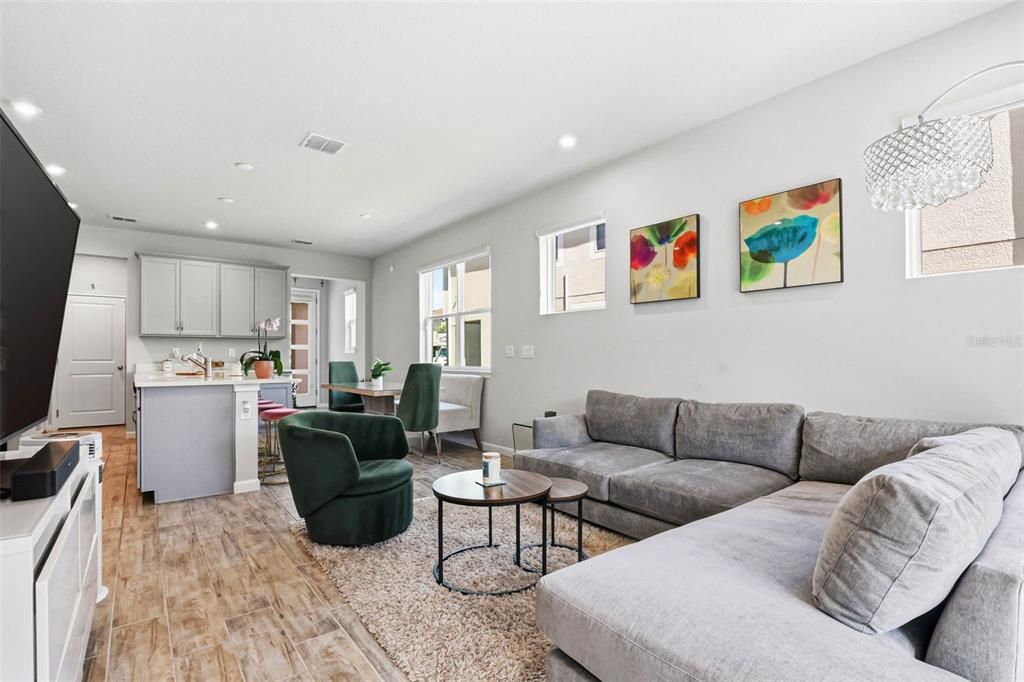 Active With Contract: $335,000 (3 beds, 2 baths, 1680 Square Feet)