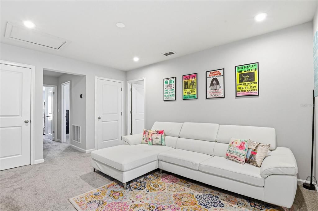 Active With Contract: $335,000 (3 beds, 2 baths, 1680 Square Feet)