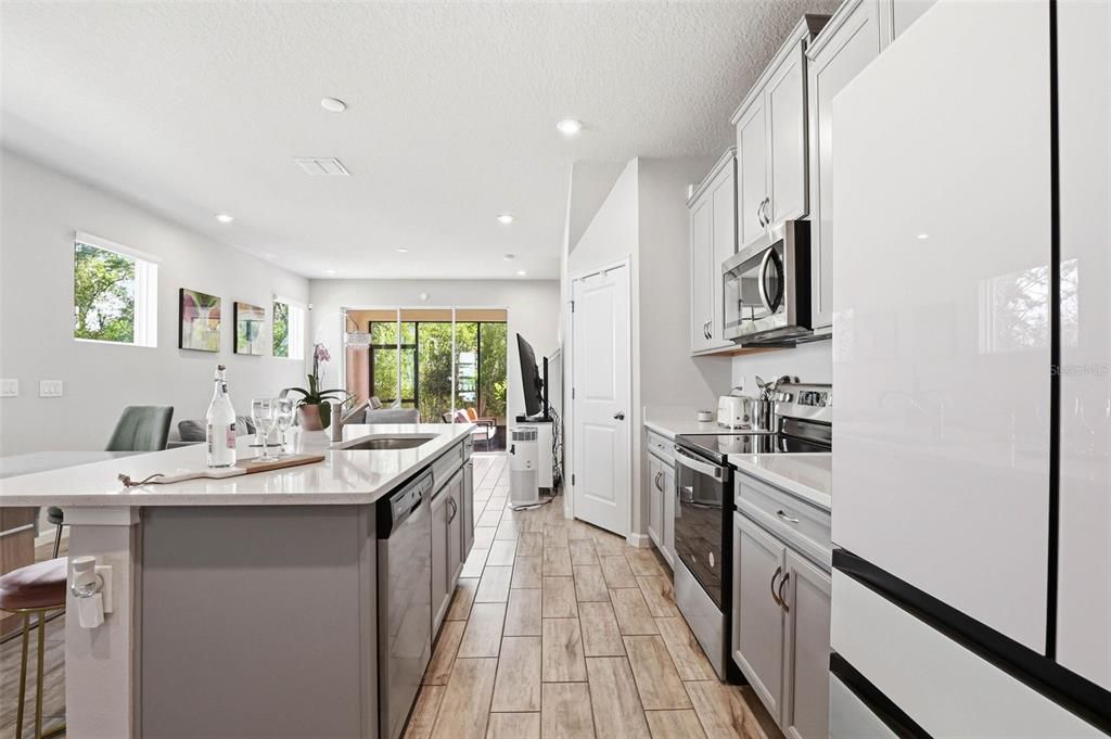 Active With Contract: $335,000 (3 beds, 2 baths, 1680 Square Feet)