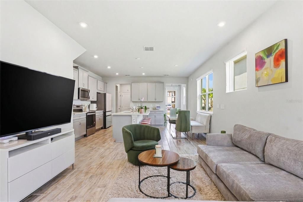 Active With Contract: $335,000 (3 beds, 2 baths, 1680 Square Feet)