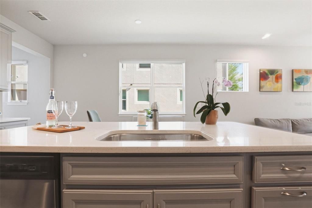 Active With Contract: $335,000 (3 beds, 2 baths, 1680 Square Feet)