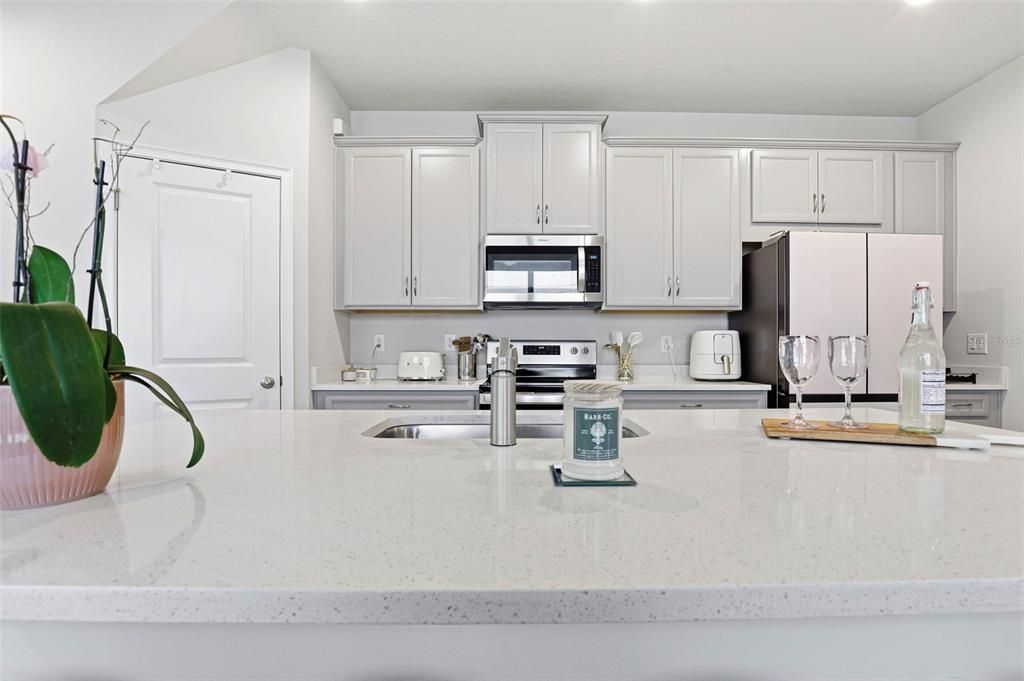 Active With Contract: $335,000 (3 beds, 2 baths, 1680 Square Feet)