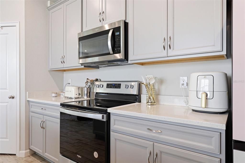 Active With Contract: $335,000 (3 beds, 2 baths, 1680 Square Feet)