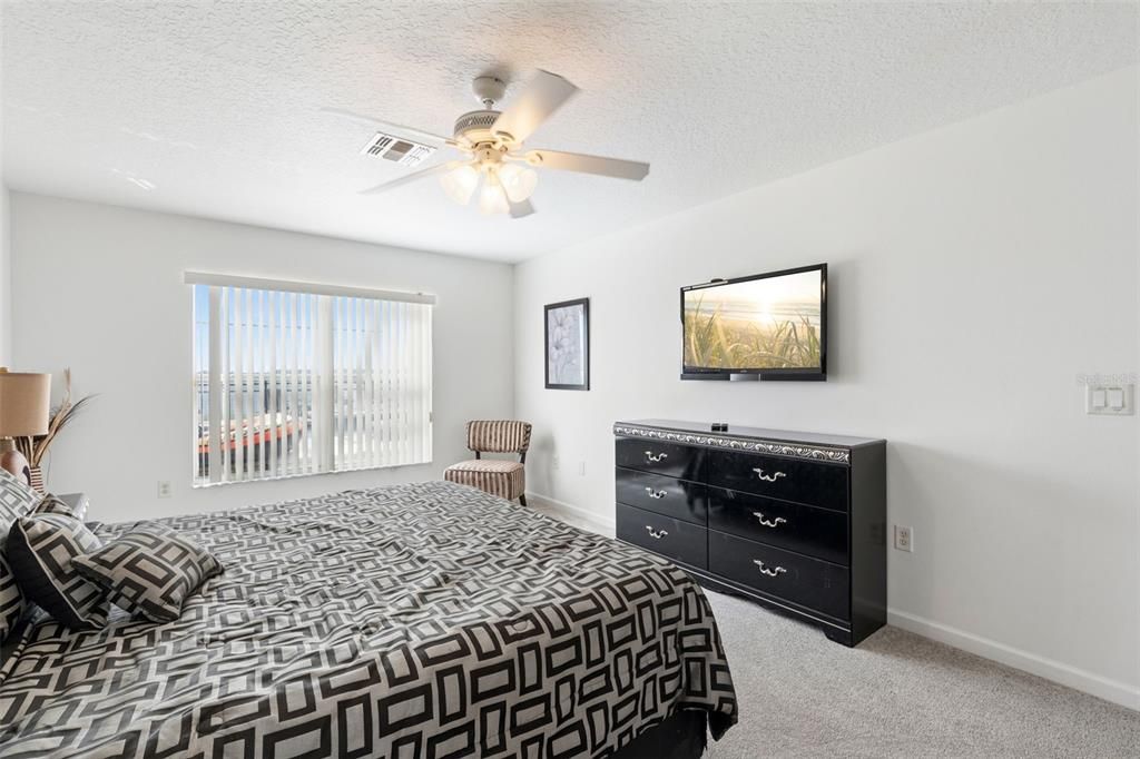 For Sale: $925,000 (5 beds, 4 baths, 3653 Square Feet)