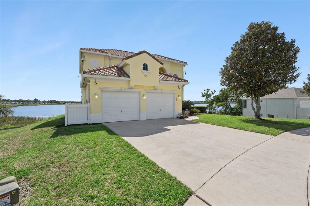 For Sale: $925,000 (5 beds, 4 baths, 3653 Square Feet)
