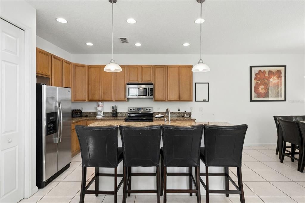 For Sale: $925,000 (5 beds, 4 baths, 3653 Square Feet)