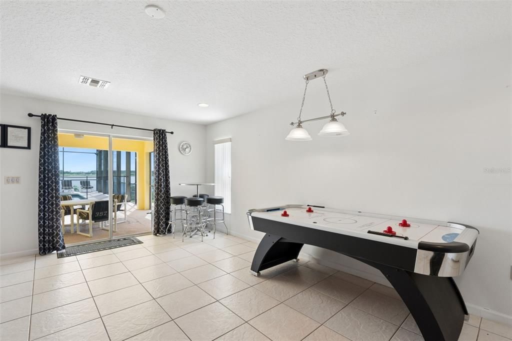 For Sale: $925,000 (5 beds, 4 baths, 3653 Square Feet)
