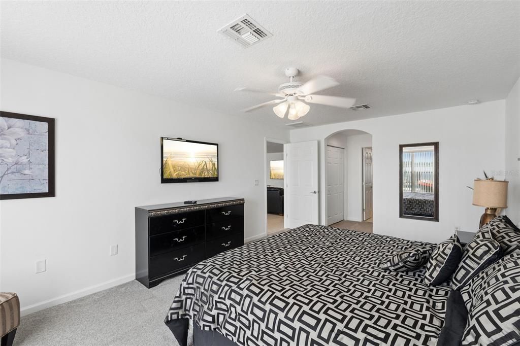 For Sale: $925,000 (5 beds, 4 baths, 3653 Square Feet)