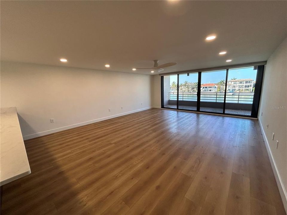 Active With Contract: $4,500 (3 beds, 3 baths, 1980 Square Feet)