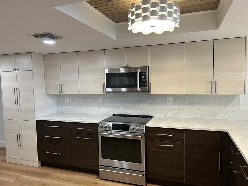 Active With Contract: $4,500 (3 beds, 3 baths, 1980 Square Feet)