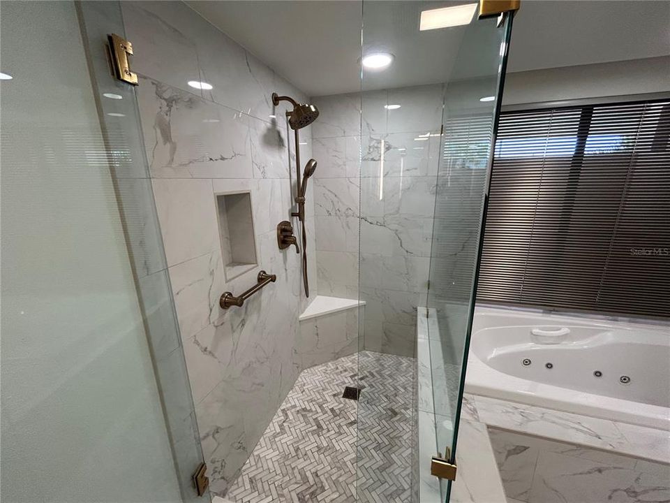 Active With Contract: $4,500 (3 beds, 3 baths, 1980 Square Feet)
