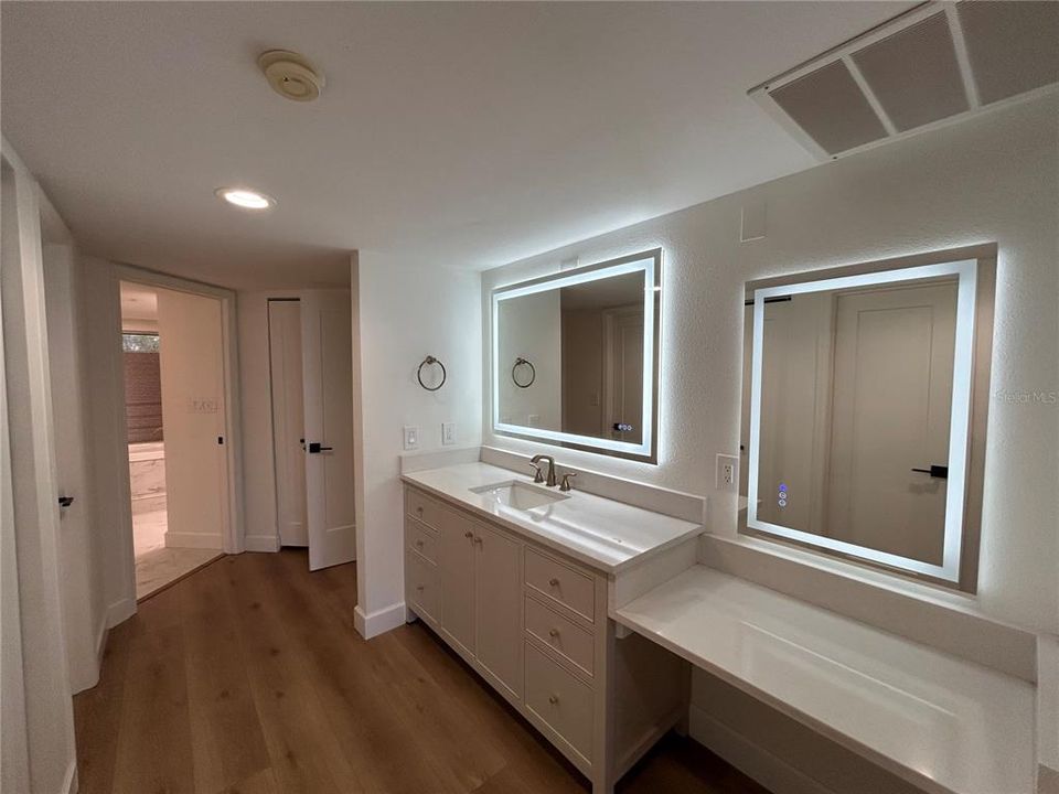 Active With Contract: $4,500 (3 beds, 3 baths, 1980 Square Feet)