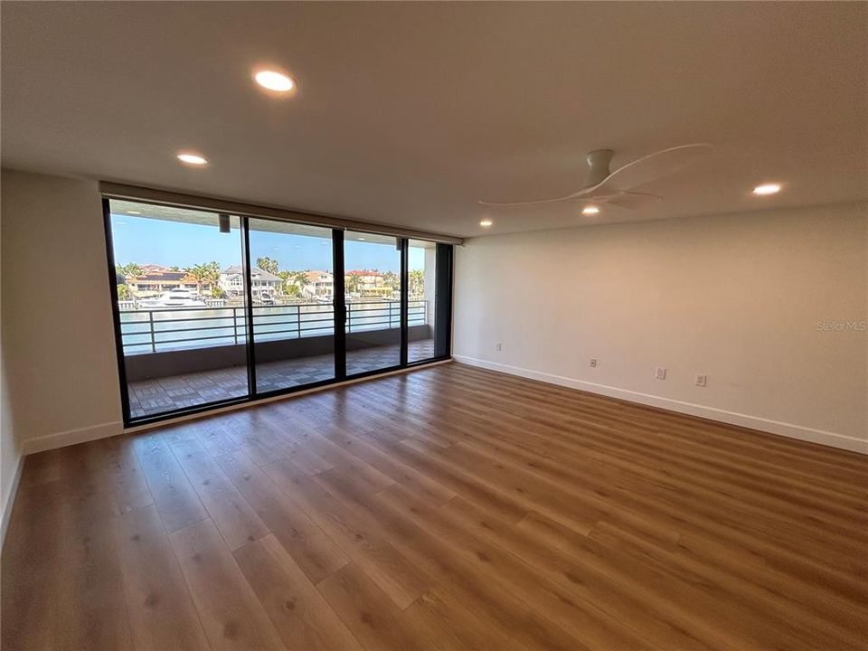 Active With Contract: $4,500 (3 beds, 3 baths, 1980 Square Feet)