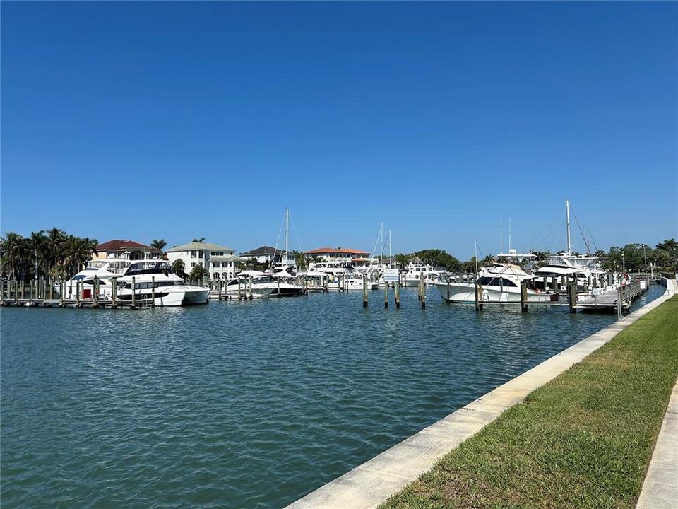 Active With Contract: $4,500 (3 beds, 3 baths, 1980 Square Feet)