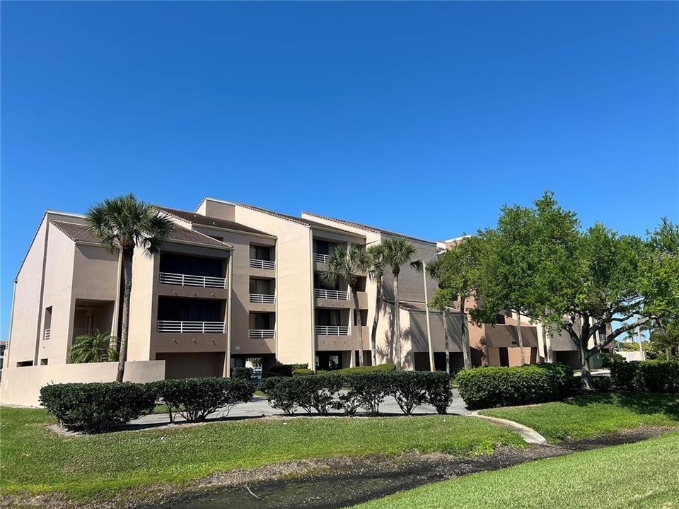 Active With Contract: $4,500 (3 beds, 3 baths, 1980 Square Feet)